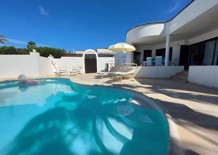 Sol Y Luna & Lanzarote Holidays - Heated Pool! 3*